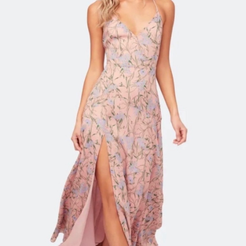 NWT ASTR the Label Pandora V-Neck Floral Maxi Dress in Large. Fits like an 8.